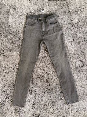 Uniqlo Men's Skinny Jeans in Washed Gray